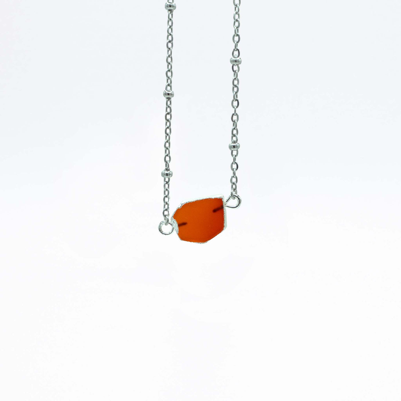 COLLIER AVEC PETITE PIERRE NATURELLE SERTIE