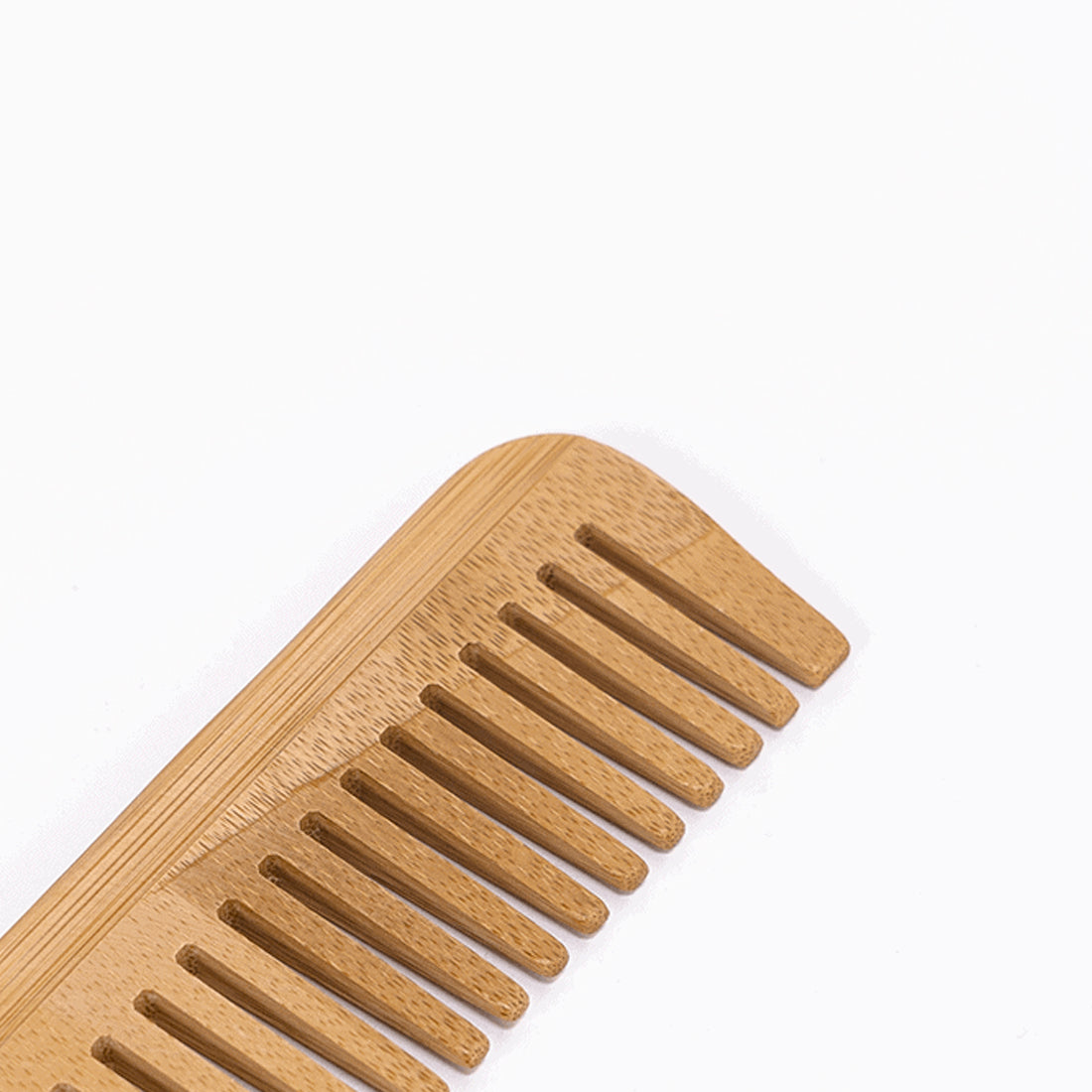 Achat Peigne en bambou durable pour cheveux bouclés - modèle grossier en  gros