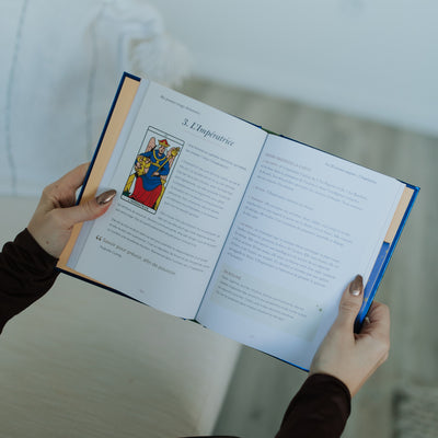 LIVRE MES PREMIERS TIRAGES DE TAROT DE MARSEILLE